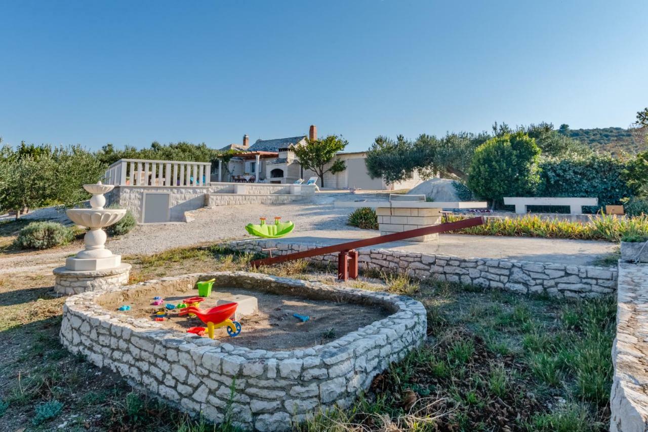 Vila Maslinica Pucisca Esterno foto
