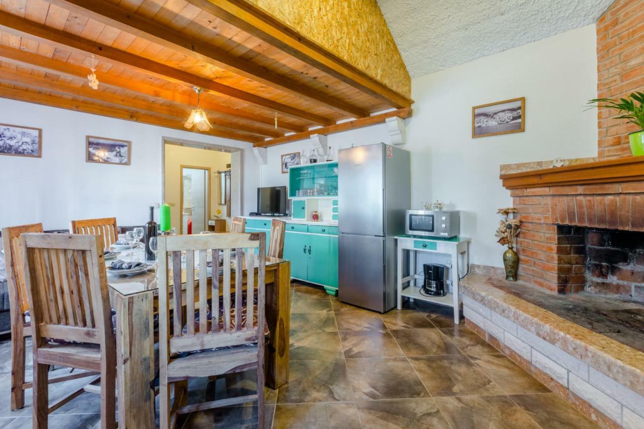 Vila Maslinica Pucisca Esterno foto